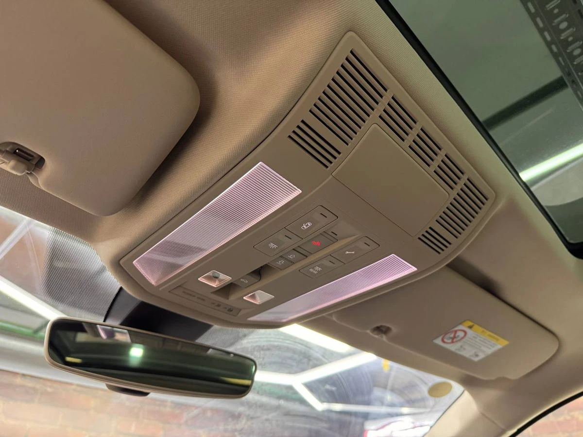 Volkswagen Touareg, 2025г, полный привод, автомат