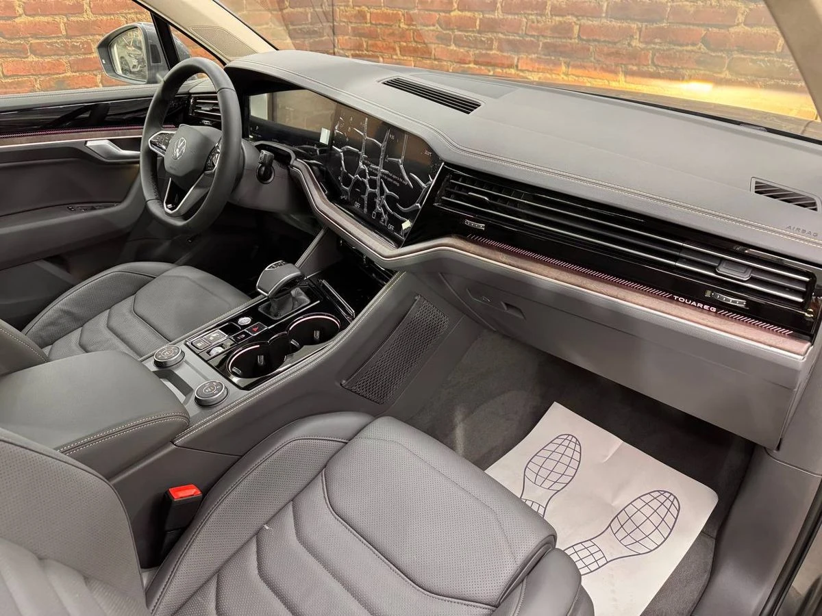 Volkswagen Touareg, 2025г, полный привод, автомат
