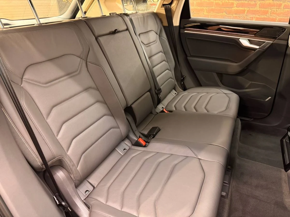 Volkswagen Touareg, 2025г, полный привод, автомат