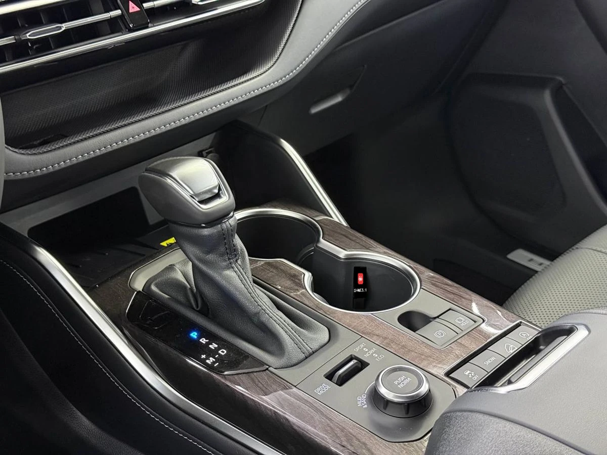 Toyota Highlander, 2025г, полный привод, автомат