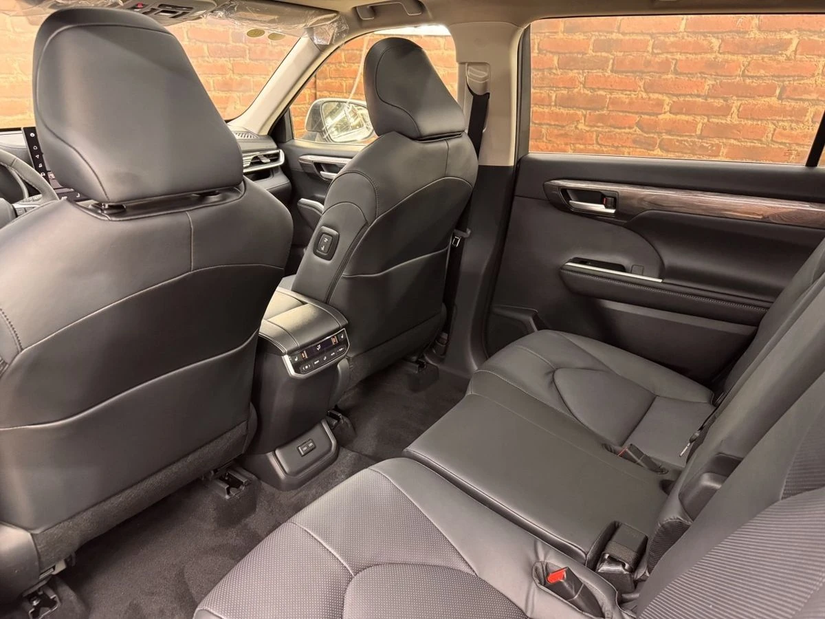 Toyota Highlander, 2026г, полный привод, автомат