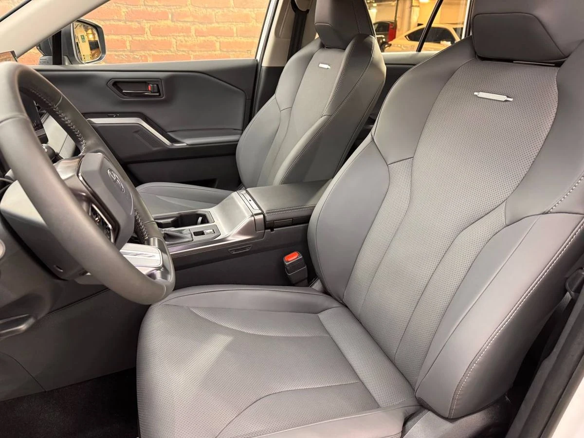 Toyota RAV4, 2026г, полный привод, вариатор