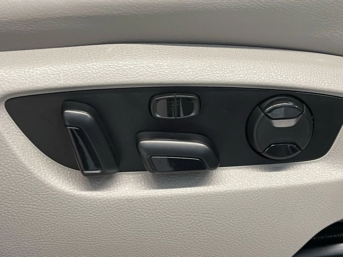 Volkswagen Touareg, 2012г, полный привод, автомат