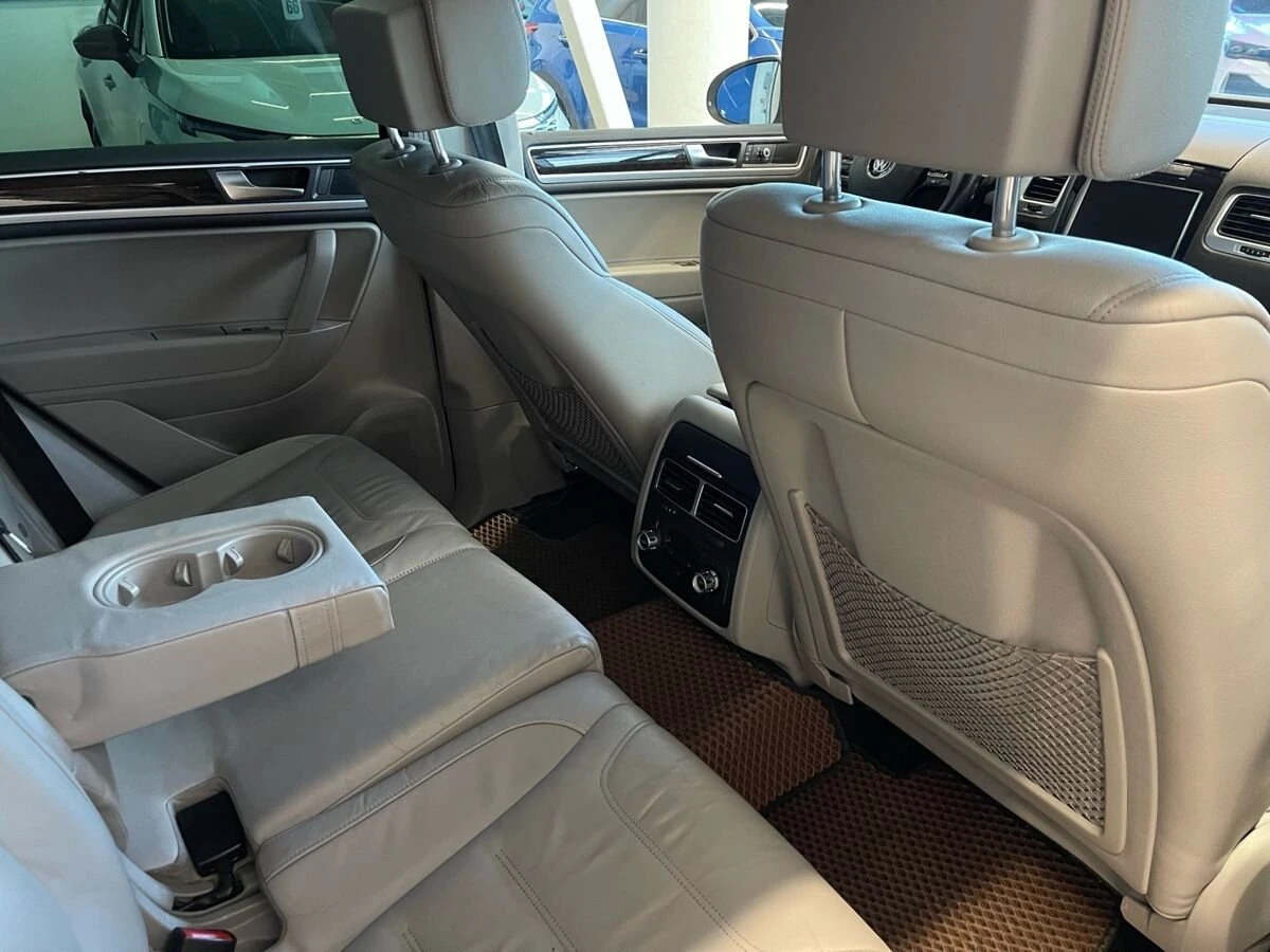 Volkswagen Touareg, 2012г, полный привод, автомат