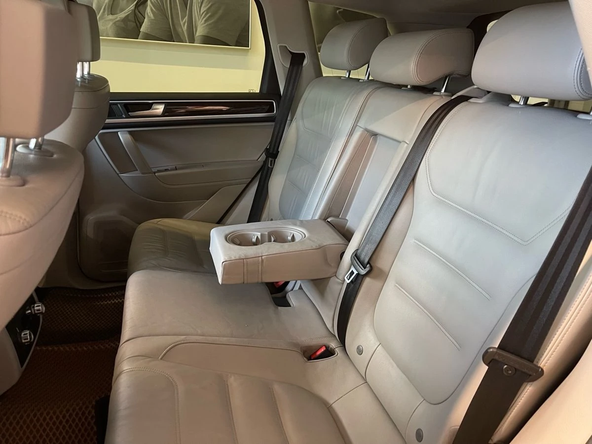 Volkswagen Touareg, 2012г, полный привод, автомат