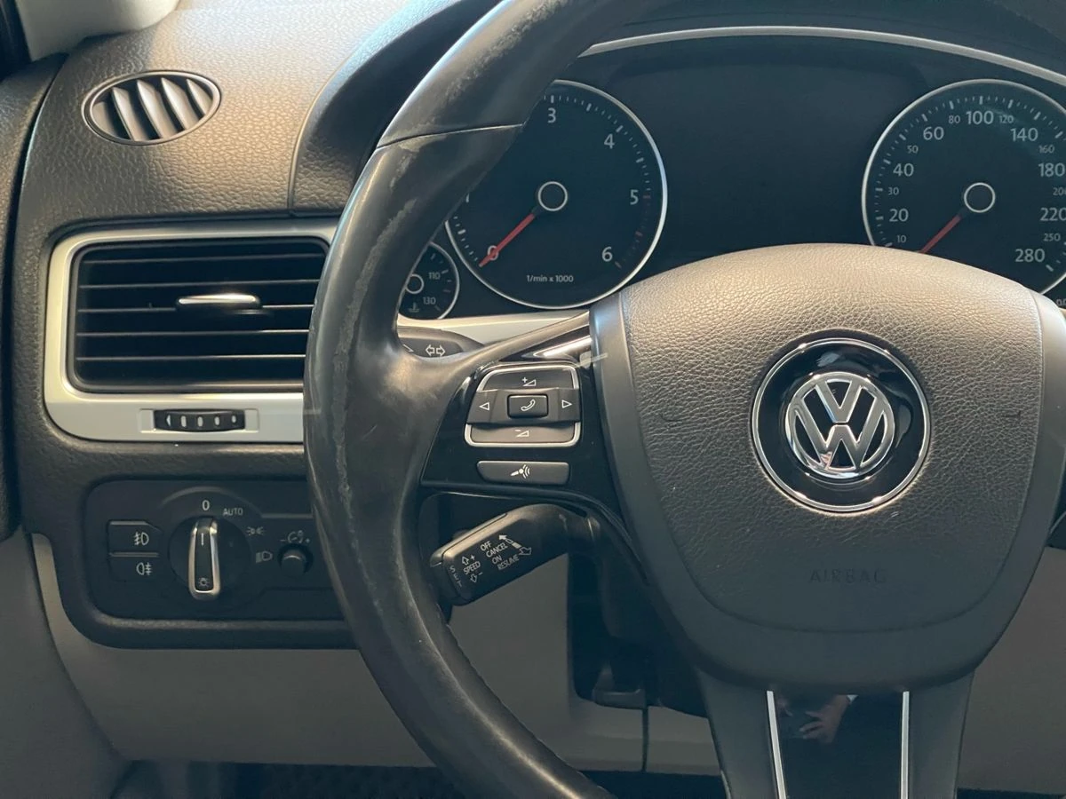 Volkswagen Touareg, 2012г, полный привод, автомат