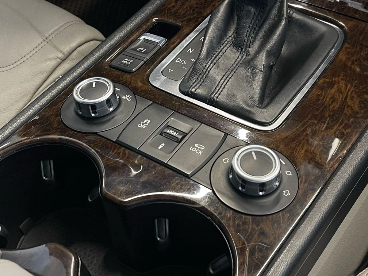 Volkswagen Touareg, 2012г, полный привод, автомат