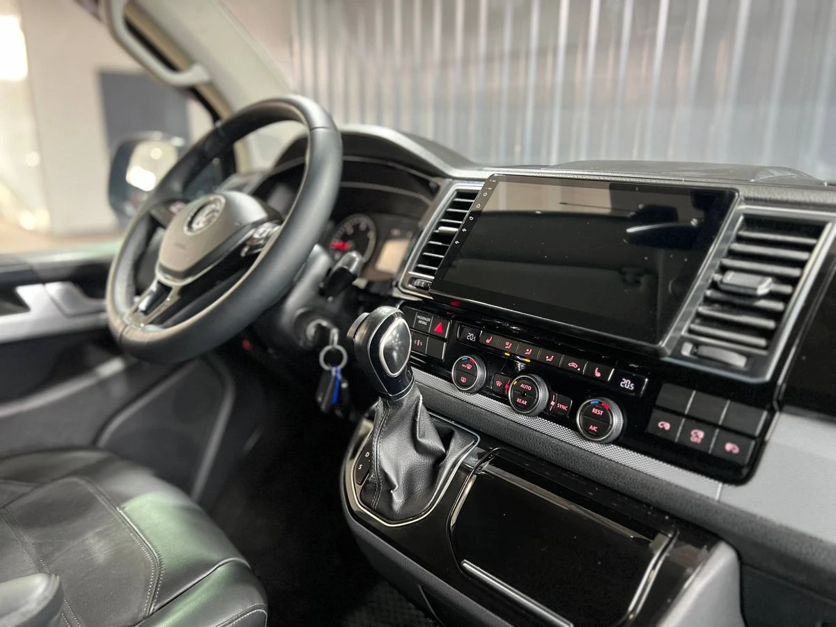 Volkswagen Multivan, 2017г, передний привод, робот