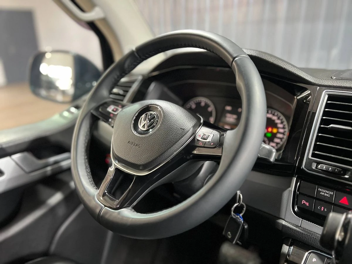 Volkswagen Multivan, 2017г, передний привод, робот