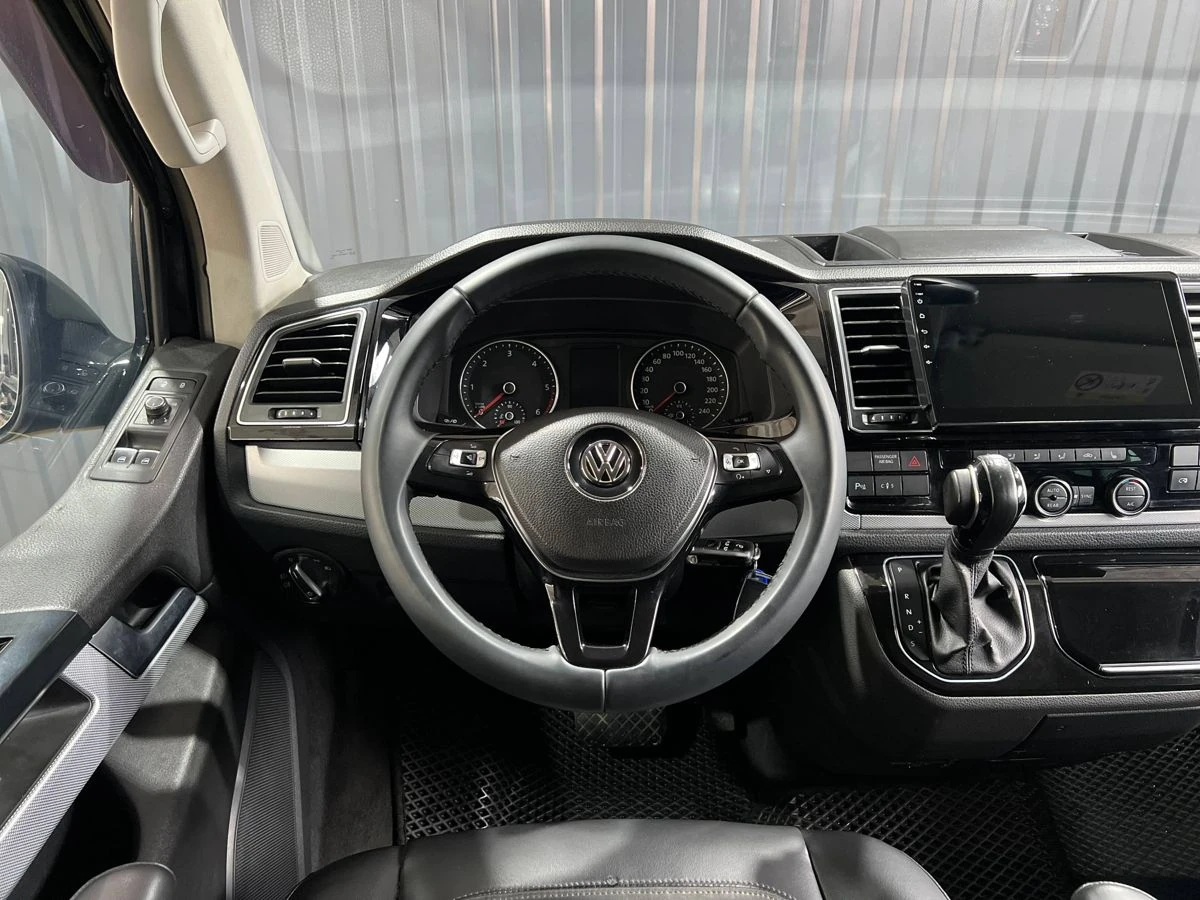 Volkswagen Multivan, 2017г, передний привод, робот
