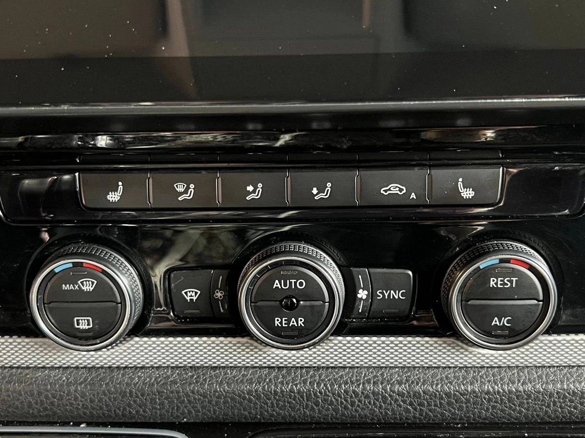 Volkswagen Multivan, 2017г, передний привод, робот