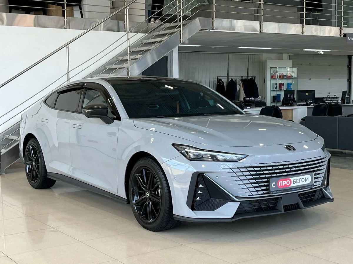 Changan UNI-V, 2023г, передний привод, робот