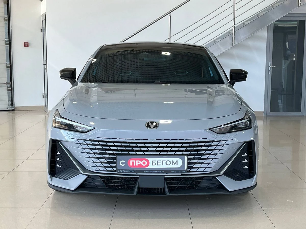 Changan UNI-V, 2023г, передний привод, робот