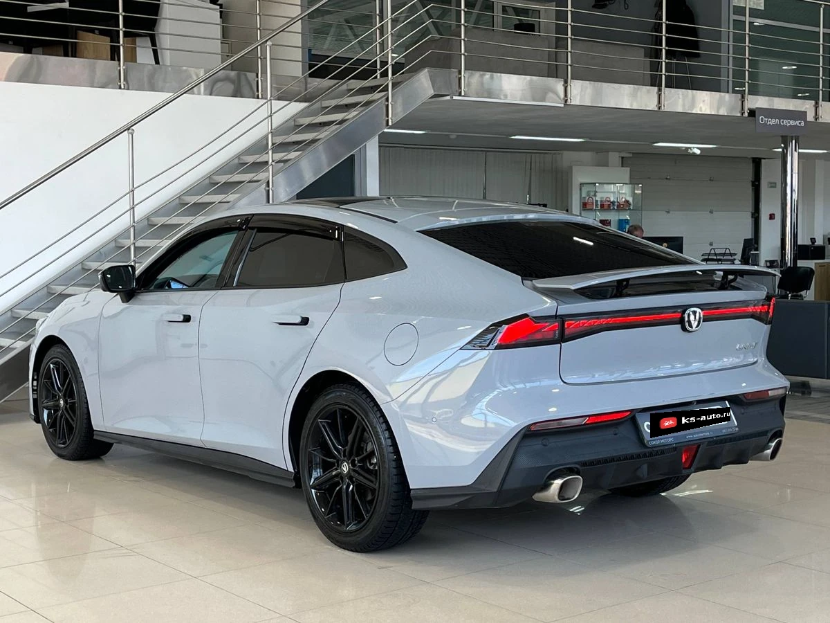 Changan UNI-V, 2023г, передний привод, робот