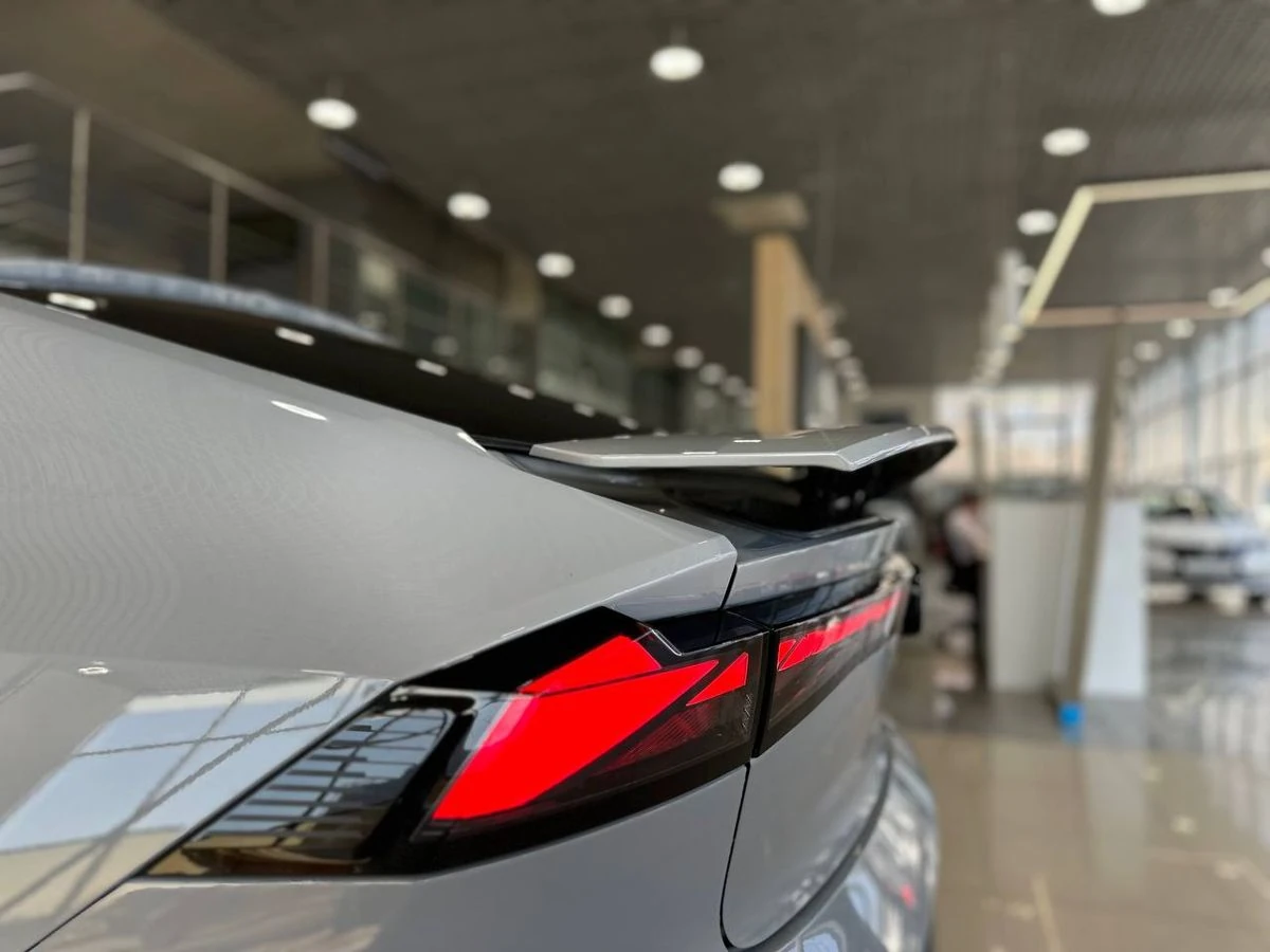 Changan UNI-V, 2023г, передний привод, робот