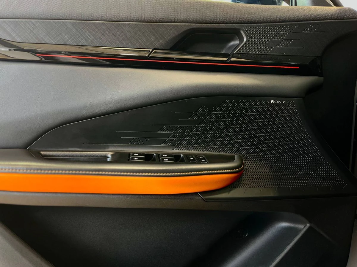 Changan UNI-V, 2023г, передний привод, робот