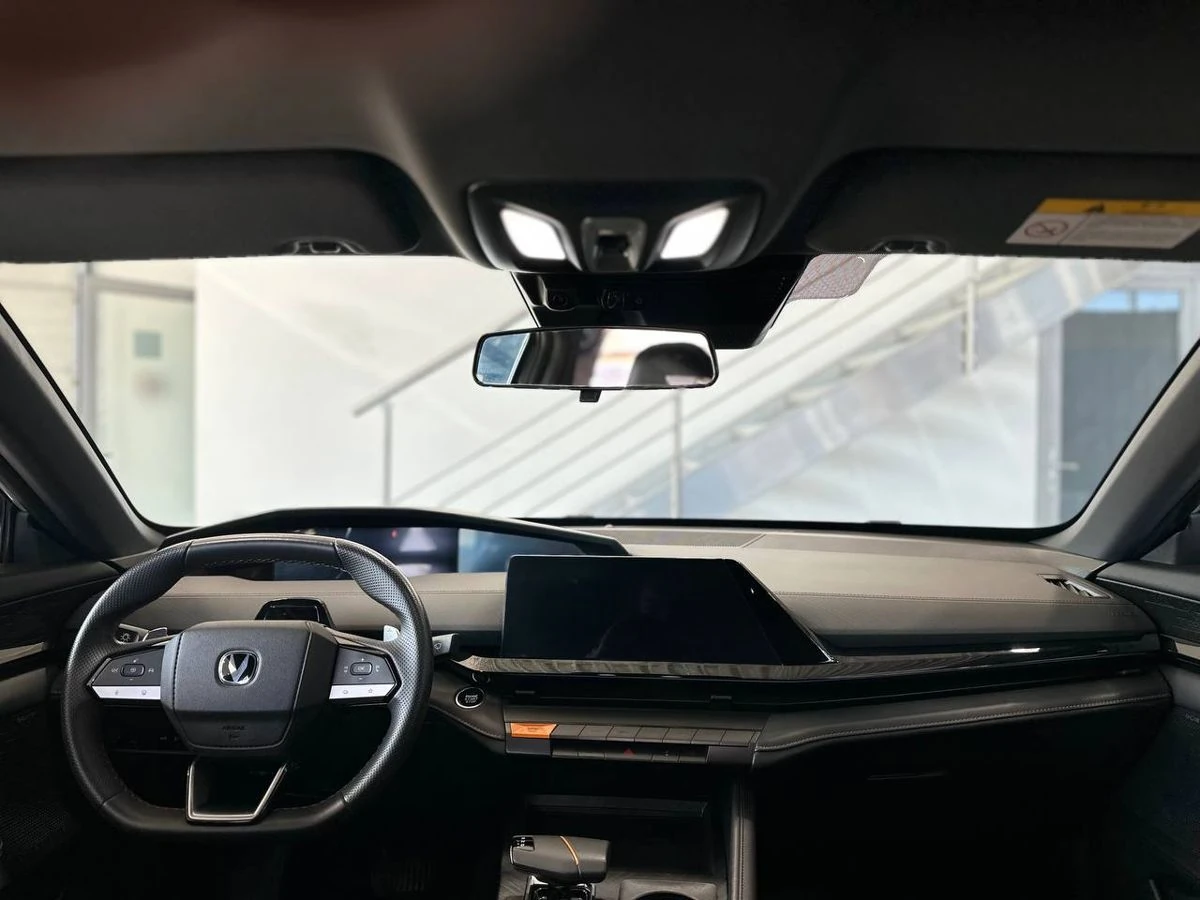 Changan UNI-V, 2023г, передний привод, робот