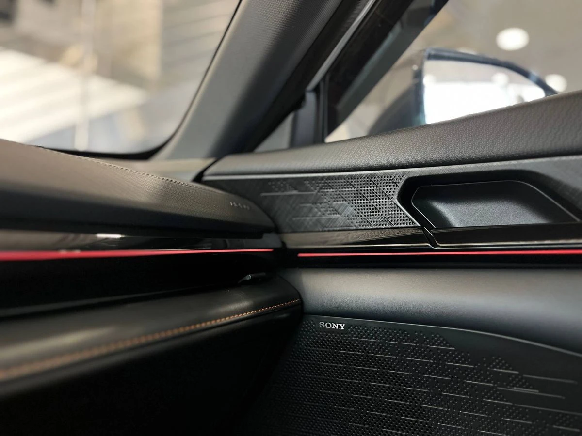 Changan UNI-V, 2023г, передний привод, робот