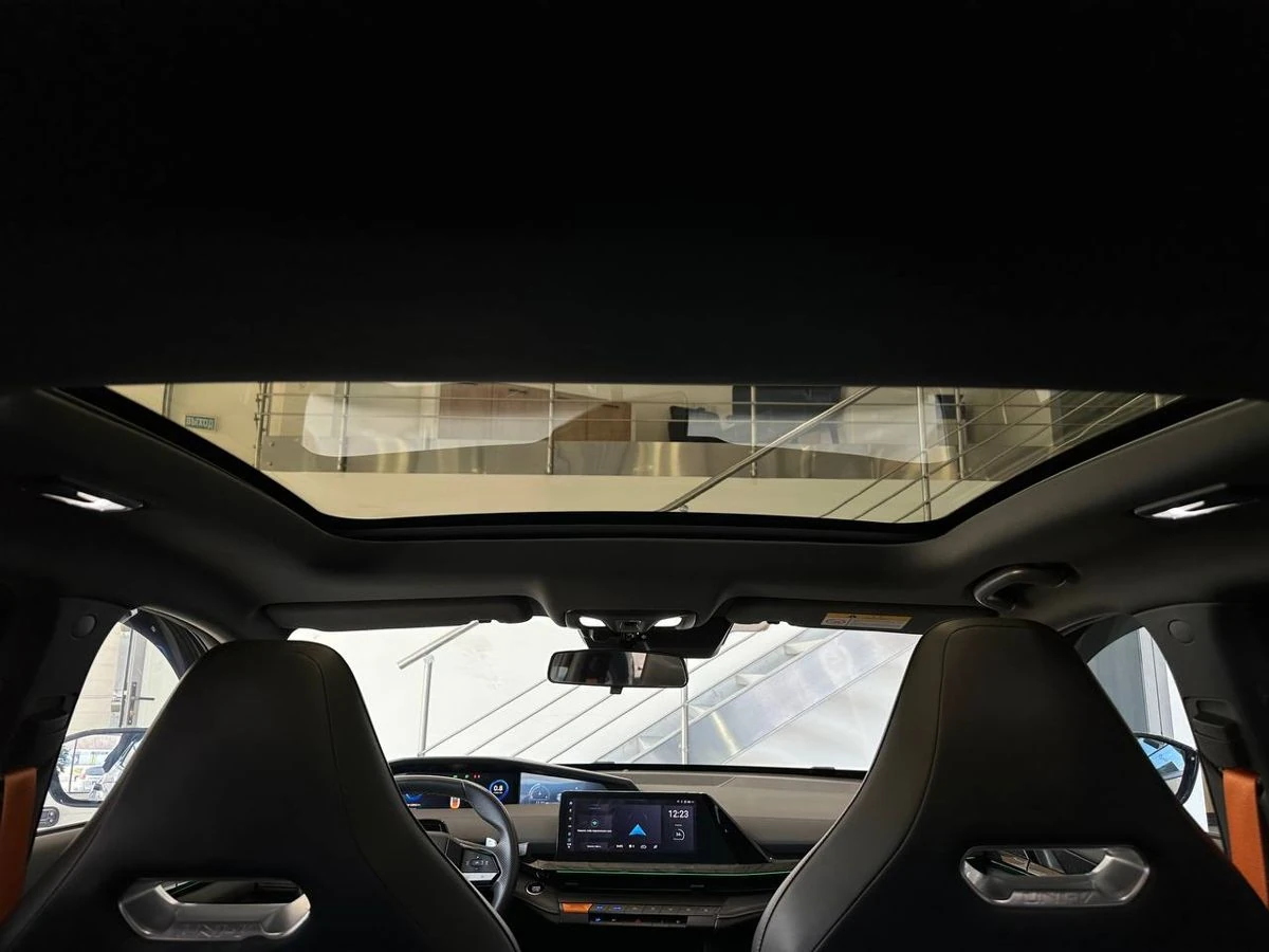 Changan UNI-V, 2023г, передний привод, робот