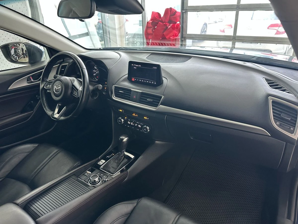 Mazda 3, 2017г, передний привод, автомат