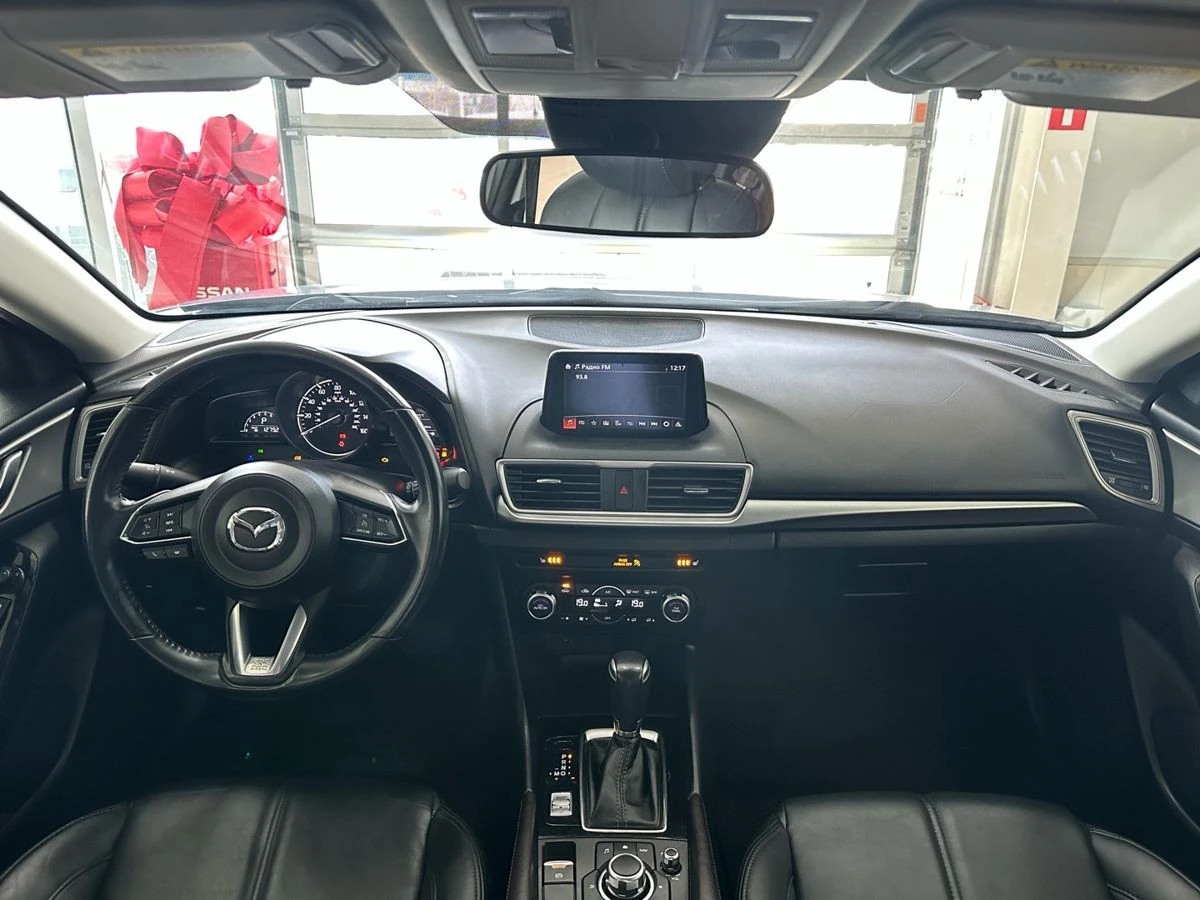 Mazda 3, 2017г, передний привод, автомат