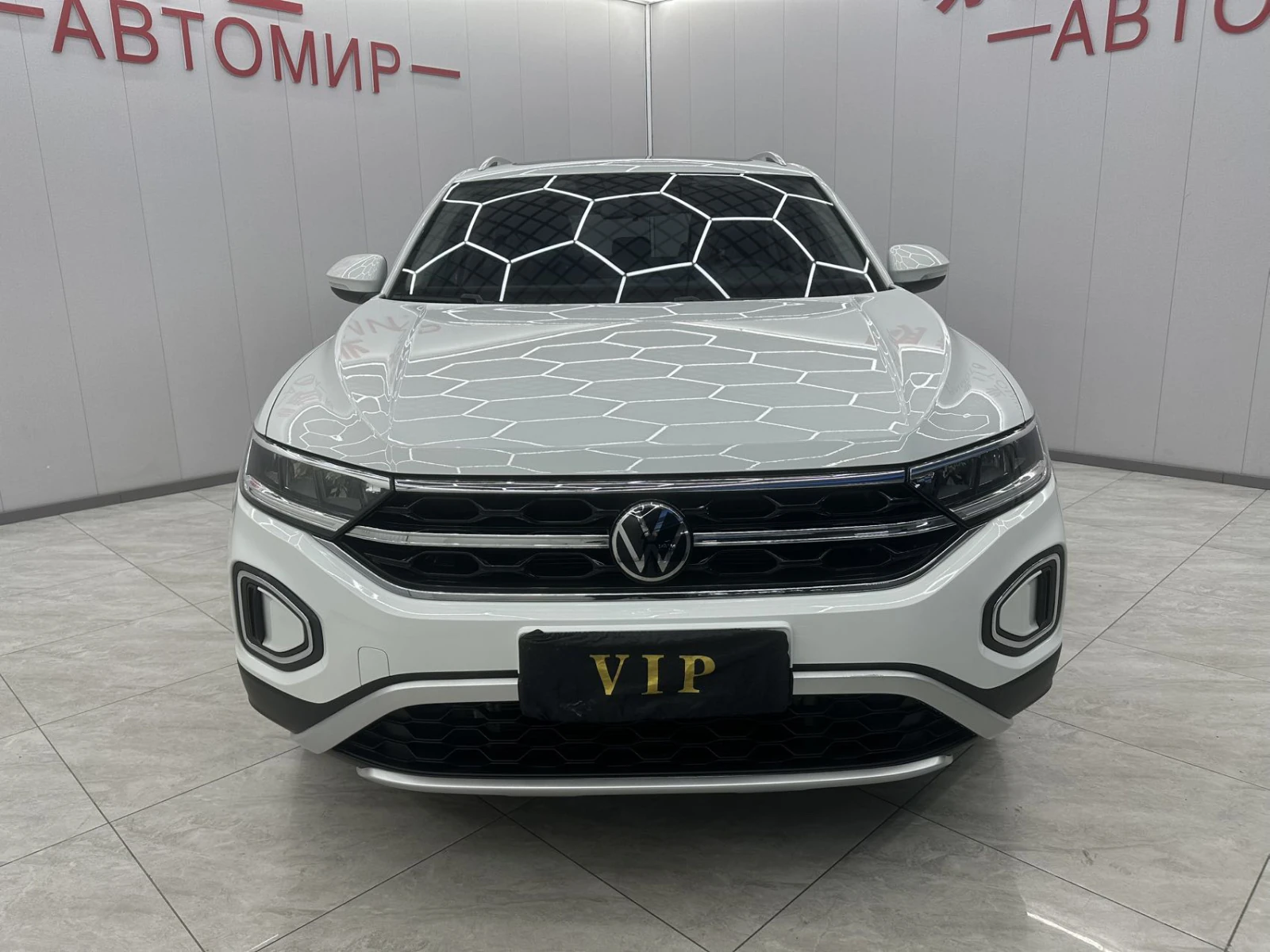 Volkswagen T-Roc, 2023г, передний привод, робот