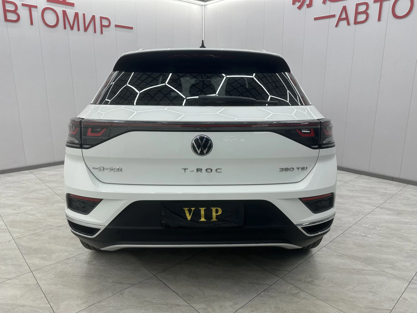 Volkswagen T-Roc, 2023г, передний привод, робот
