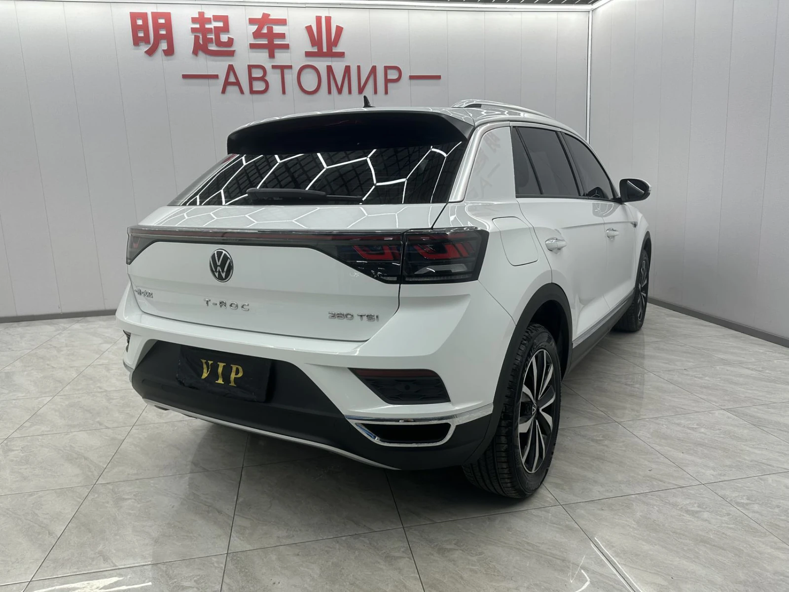 Volkswagen T-Roc, 2023г, передний привод, робот