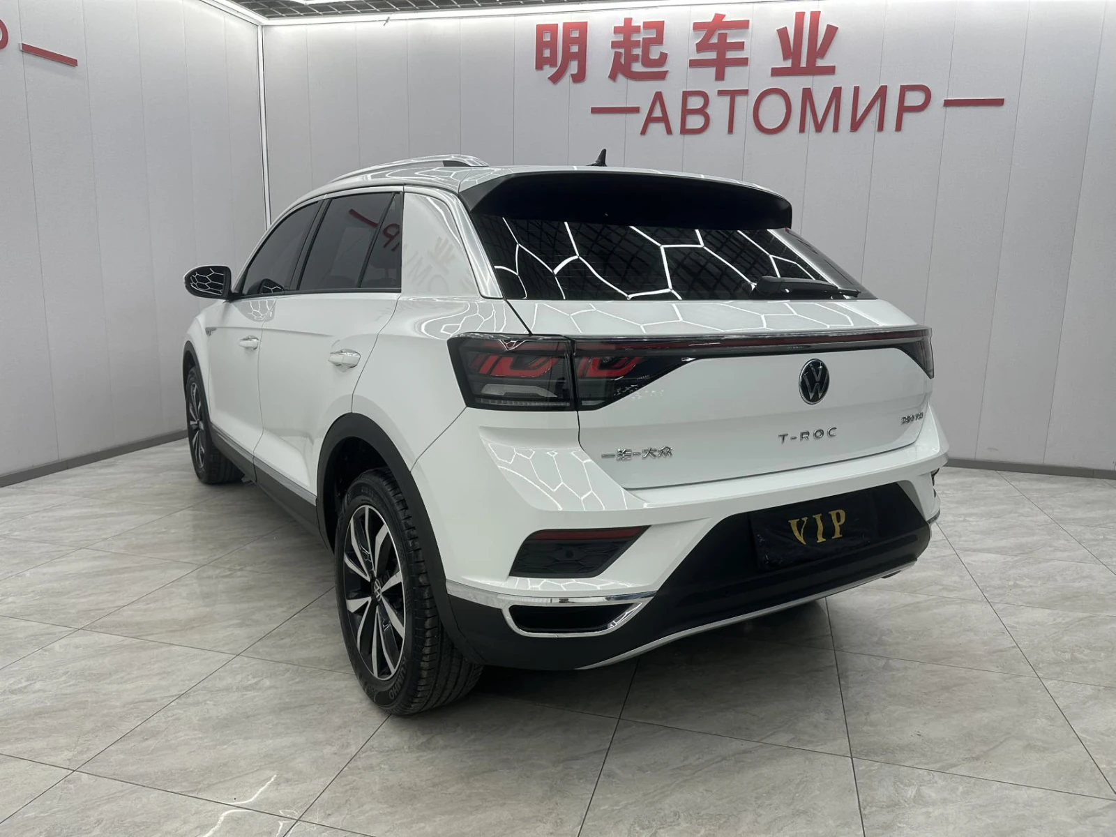 Volkswagen T-Roc, 2023г, передний привод, робот