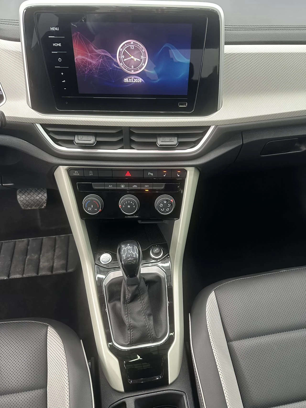 Volkswagen T-Roc, 2023г, передний привод, робот