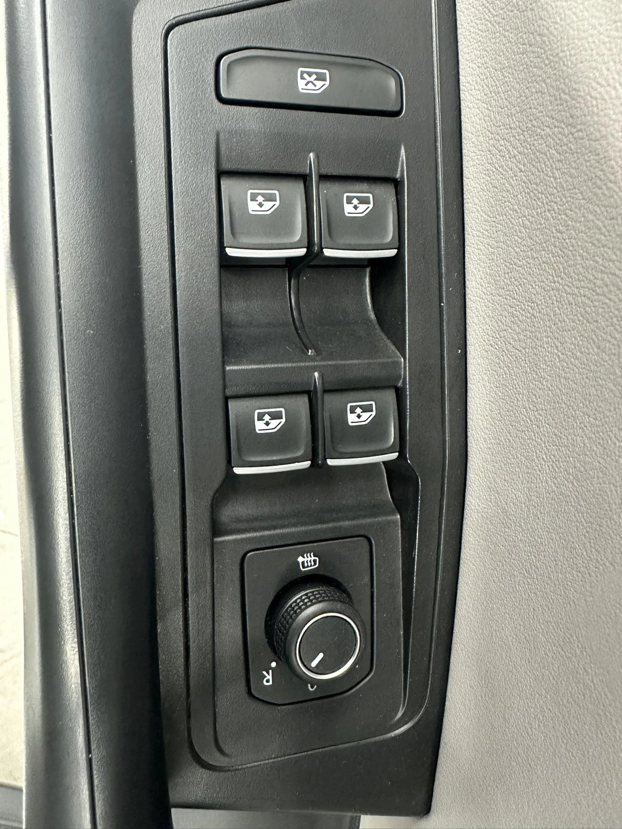 Volkswagen T-Roc, 2023г, передний привод, робот