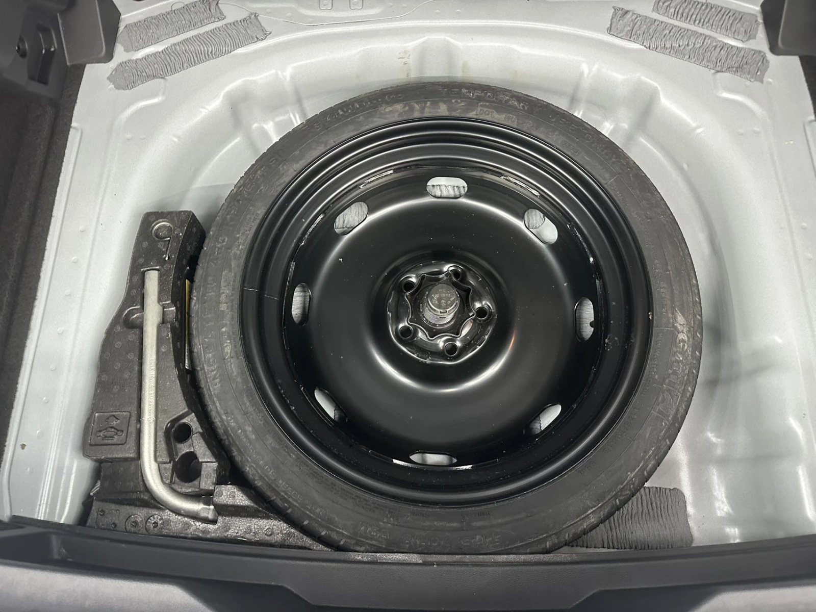 Volkswagen T-Roc, 2023г, передний привод, робот