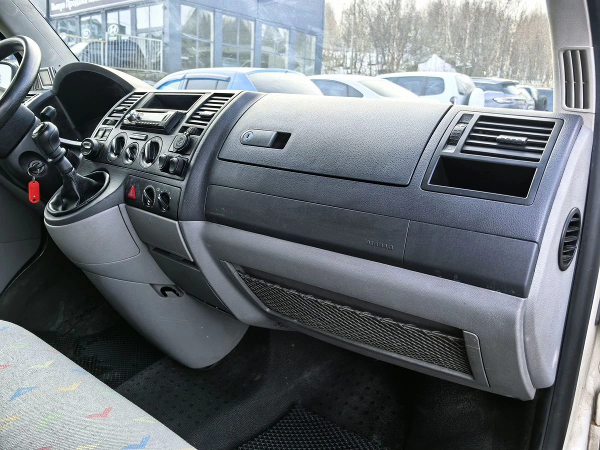 Volkswagen Transporter, 2003г, передний привод, механика