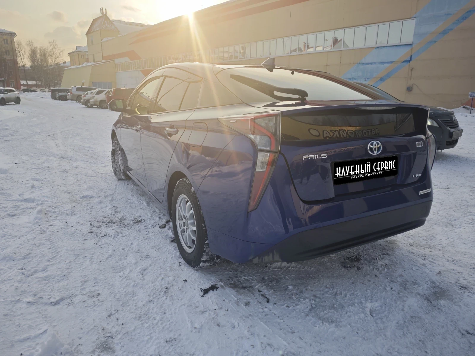 Toyota Prius, 2016г, полный привод, автомат