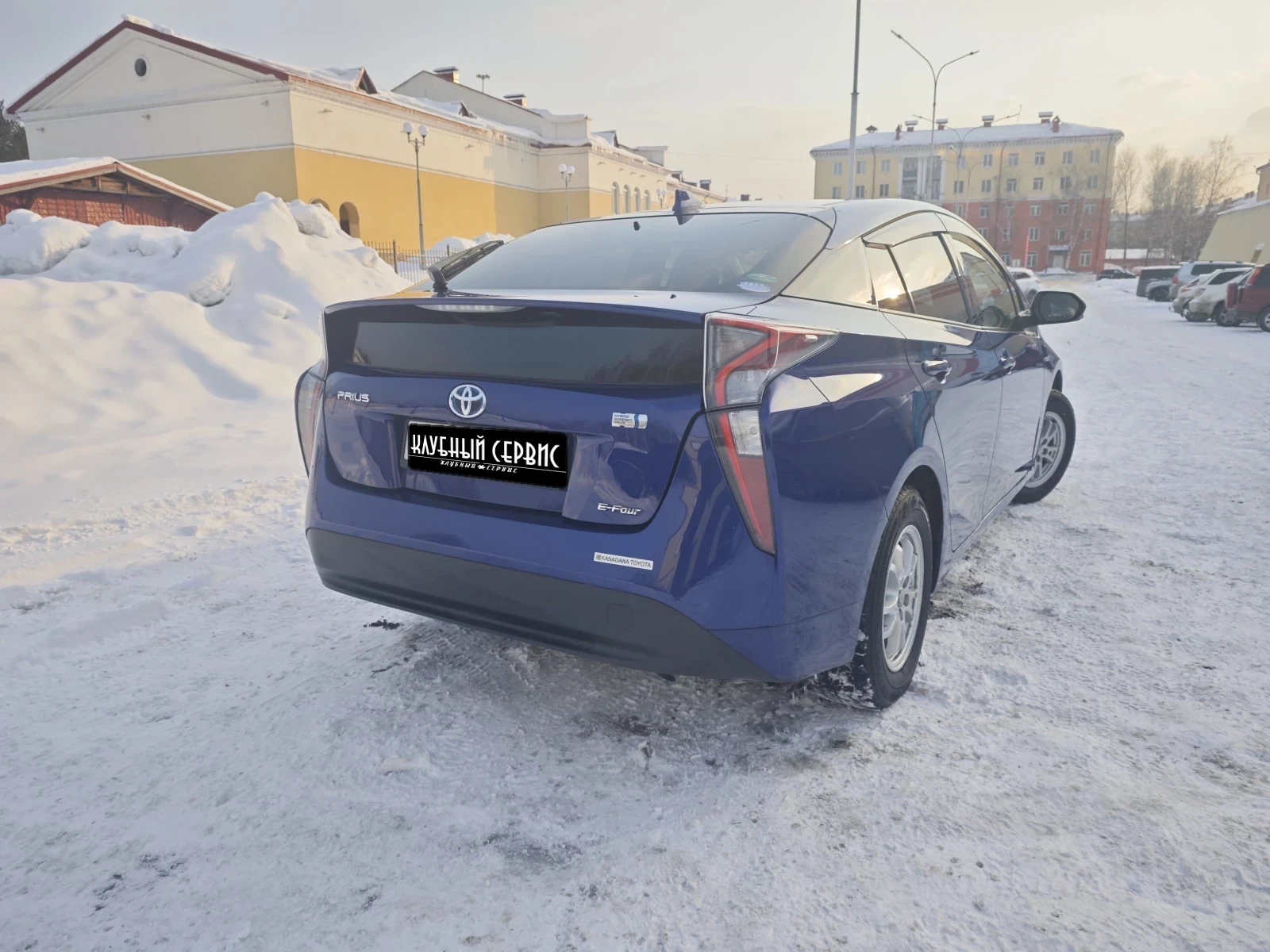 Toyota Prius, 2016г, полный привод, автомат
