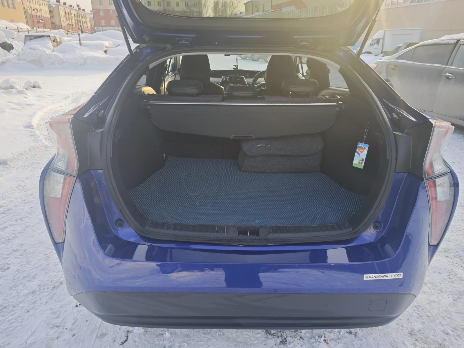 Toyota Prius, 2016г, полный привод, автомат