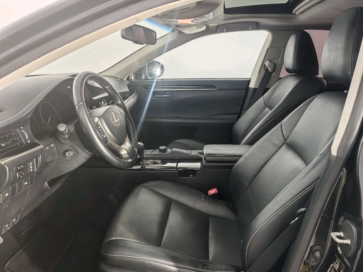 Lexus ES, 2015г, передний привод, автомат