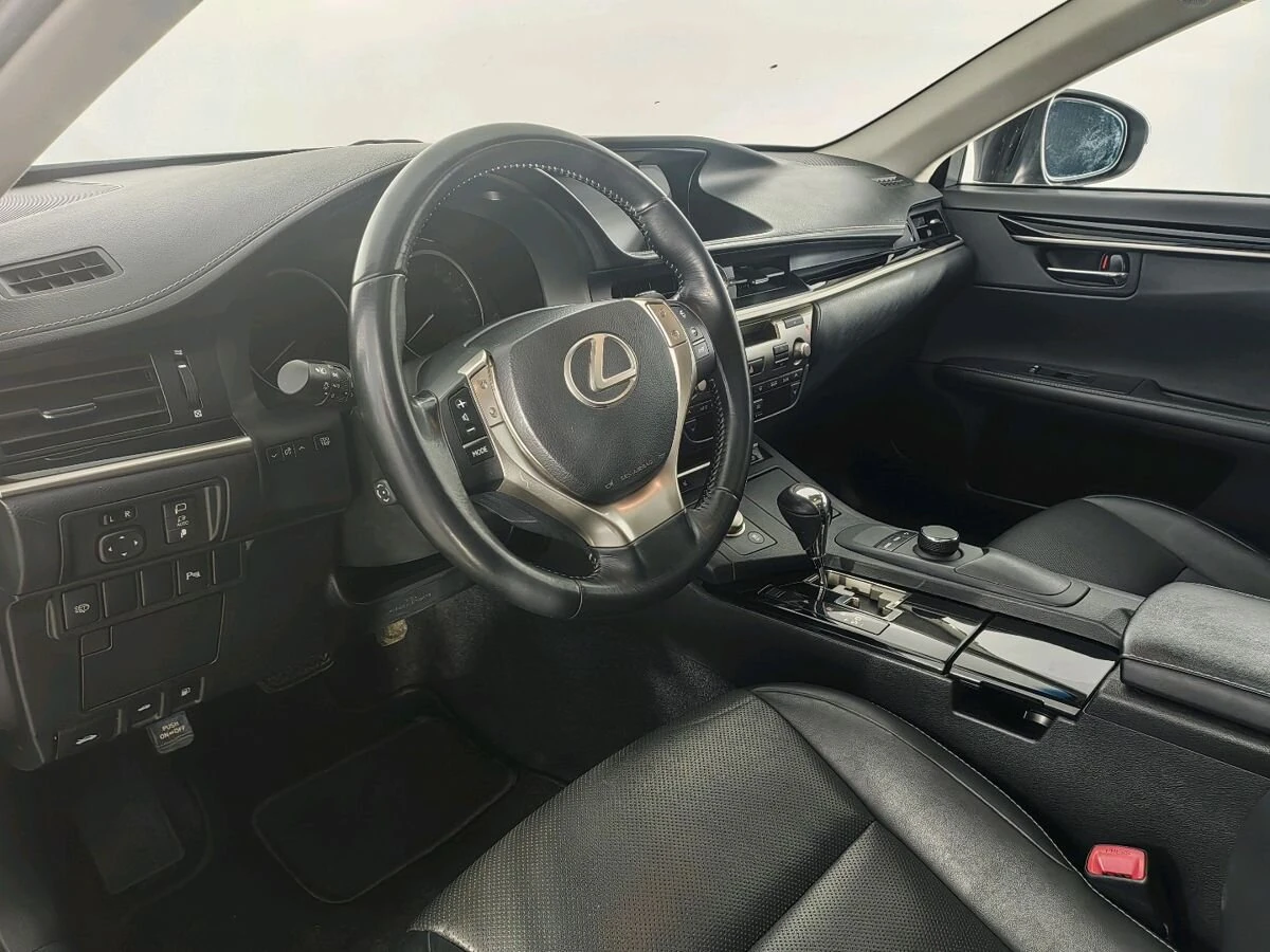 Lexus ES, 2015г, передний привод, автомат