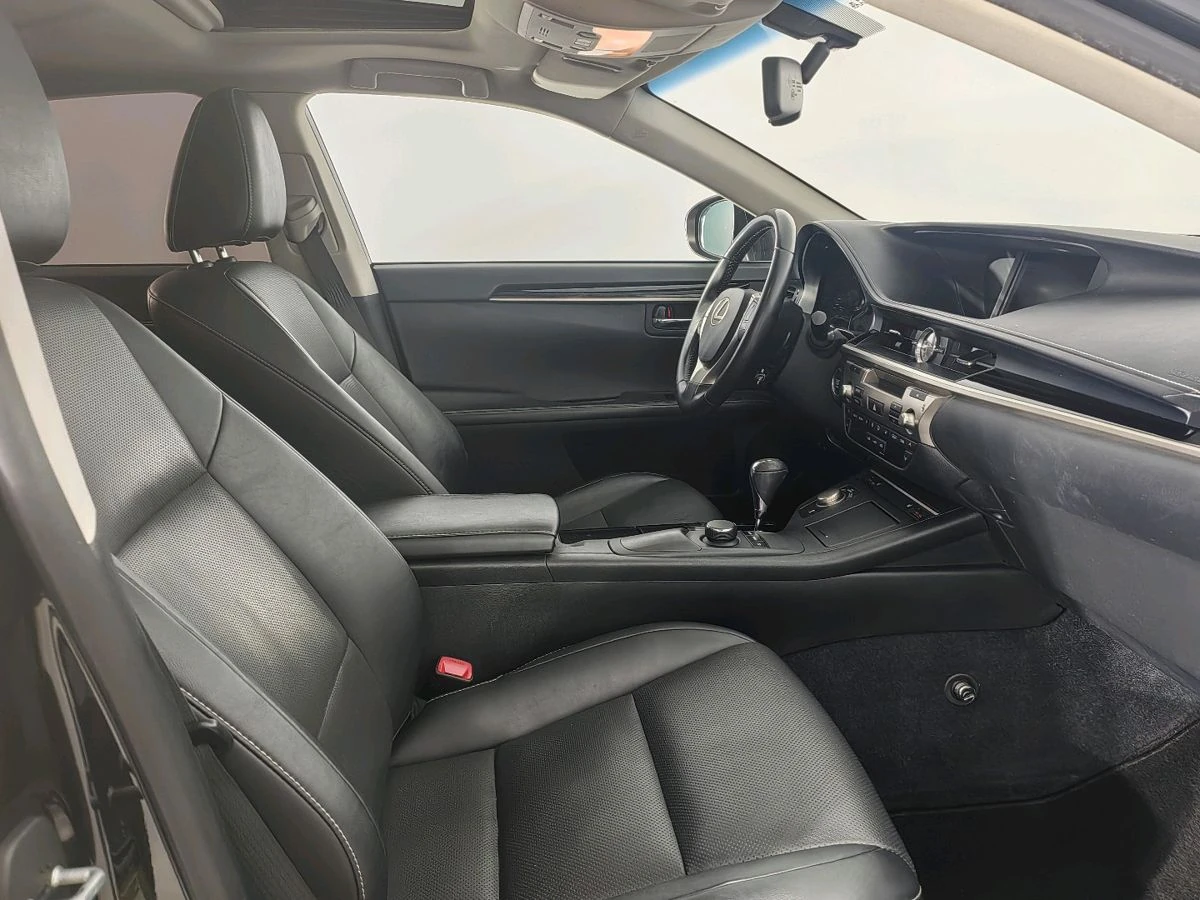 Lexus ES, 2015г, передний привод, автомат