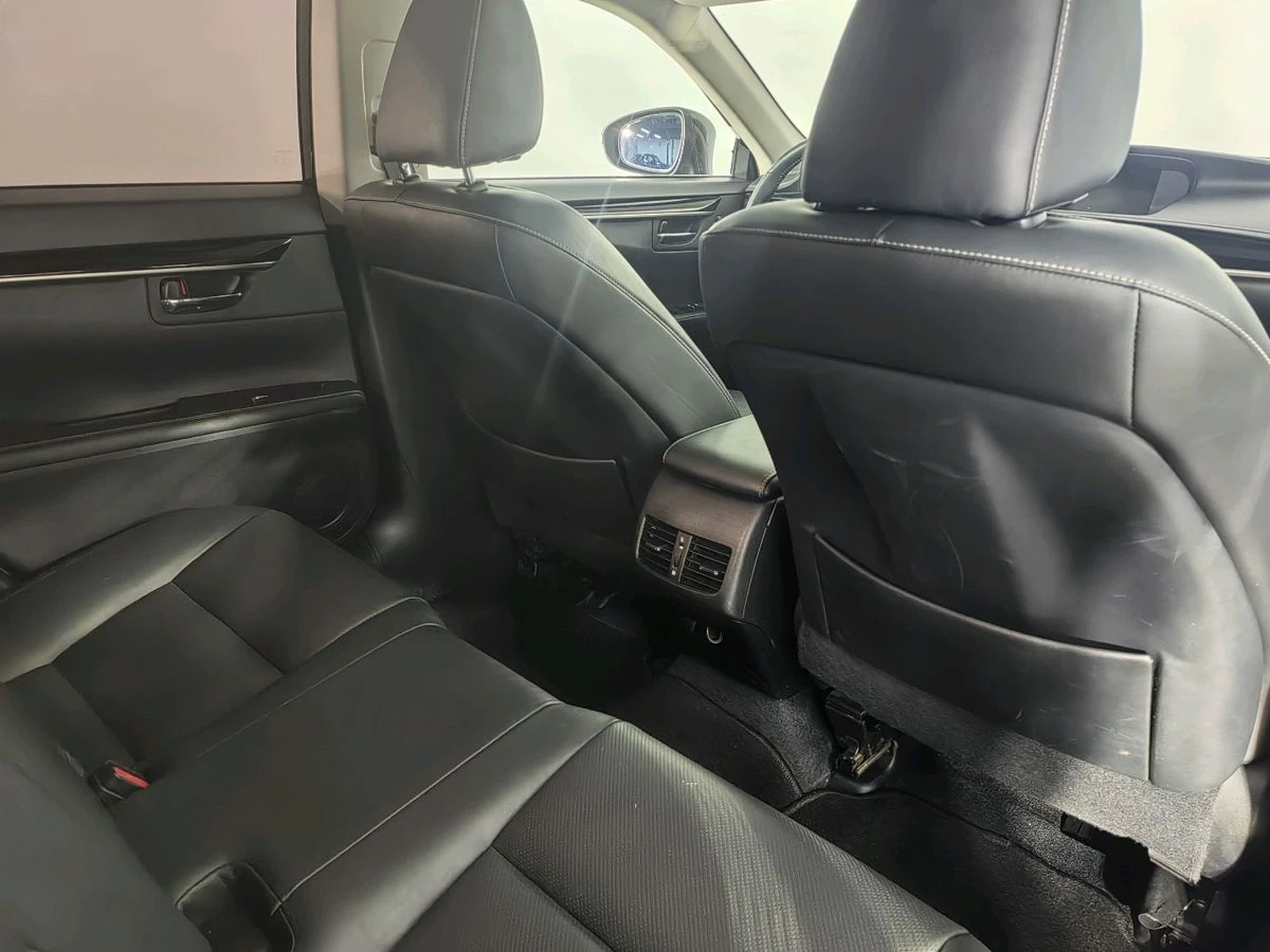 Lexus ES, 2015г, передний привод, автомат