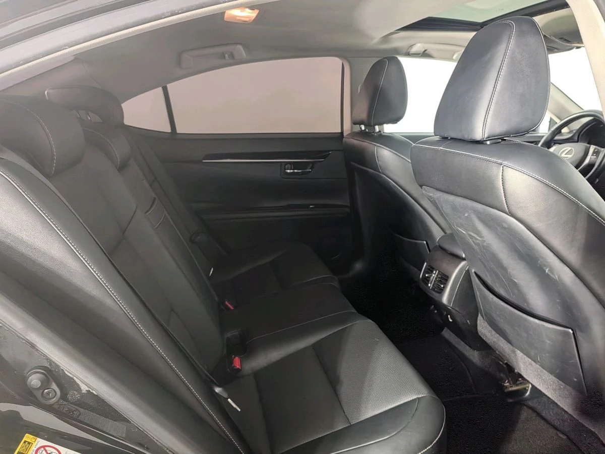 Lexus ES, 2015г, передний привод, автомат