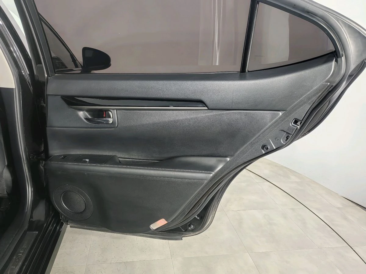 Lexus ES, 2015г, передний привод, автомат