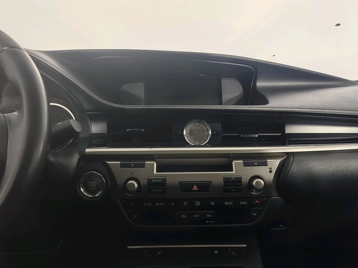 Lexus ES, 2015г, передний привод, автомат