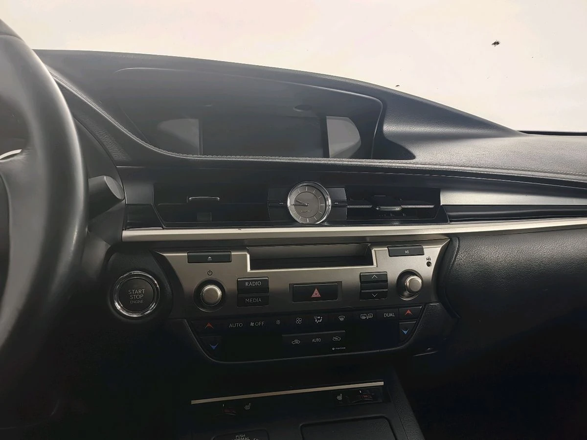 Lexus ES, 2015г, передний привод, автомат