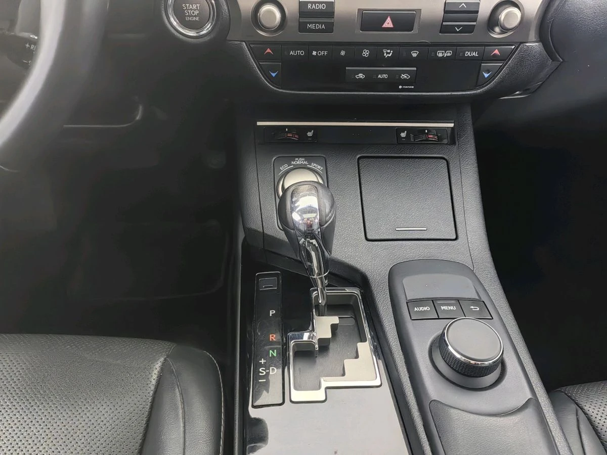 Lexus ES, 2015г, передний привод, автомат