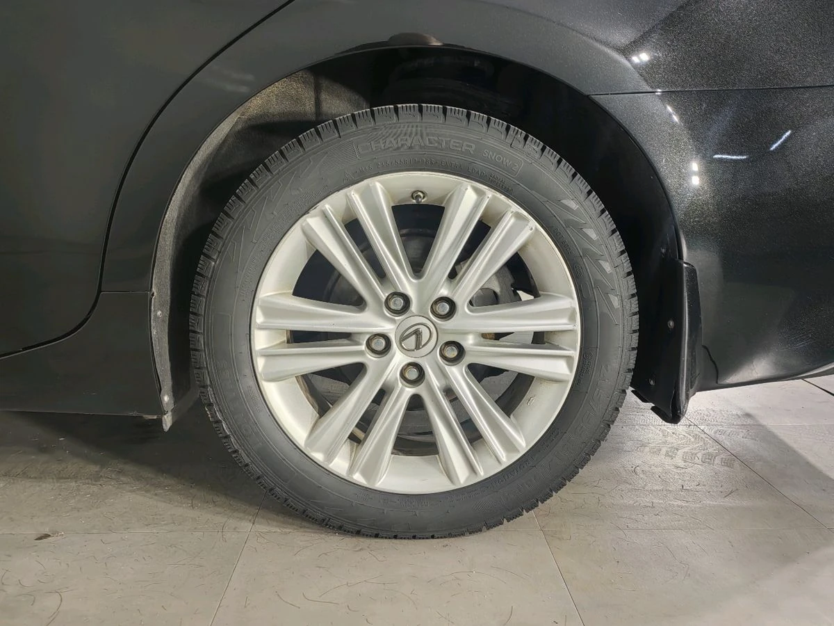 Lexus ES, 2015г, передний привод, автомат