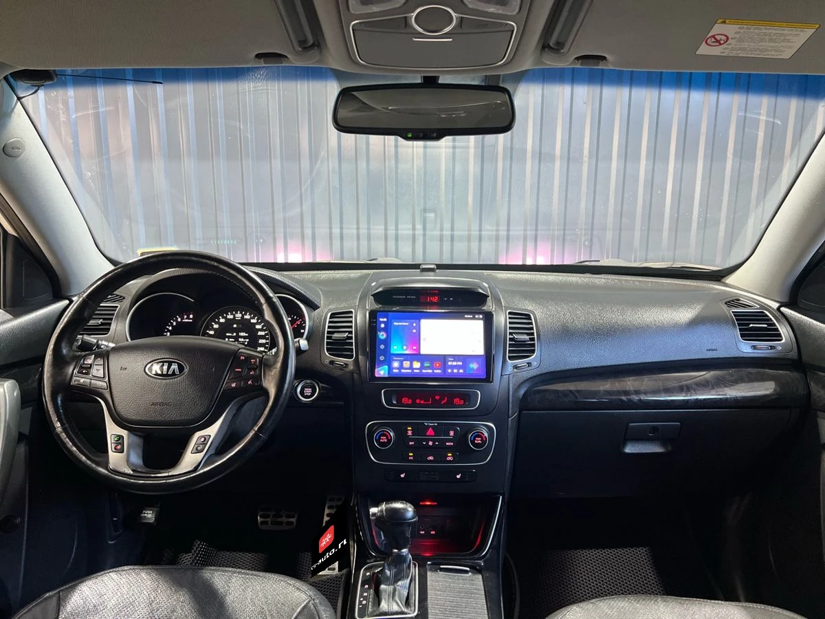 Kia Sorento, 2015г, полный привод, автомат