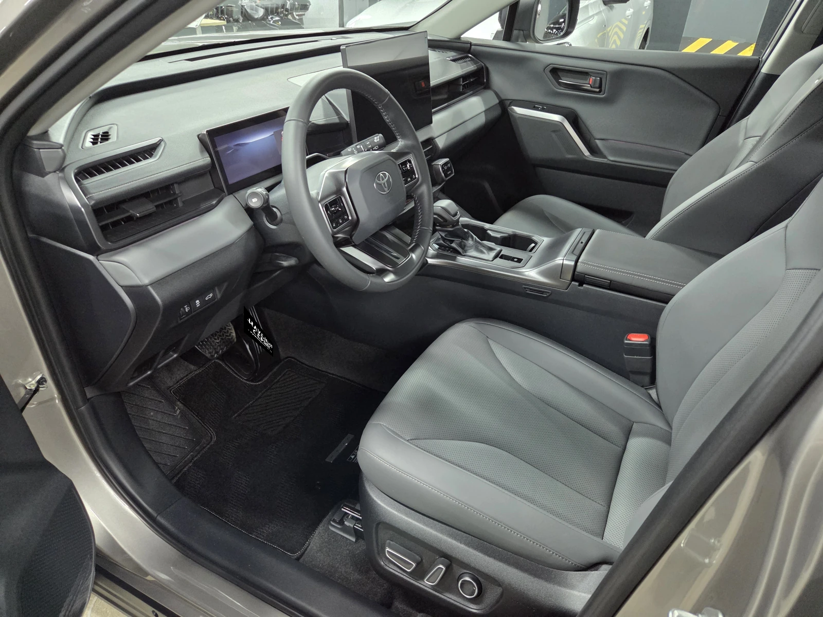 Toyota RAV4, 2026г, полный привод, вариатор