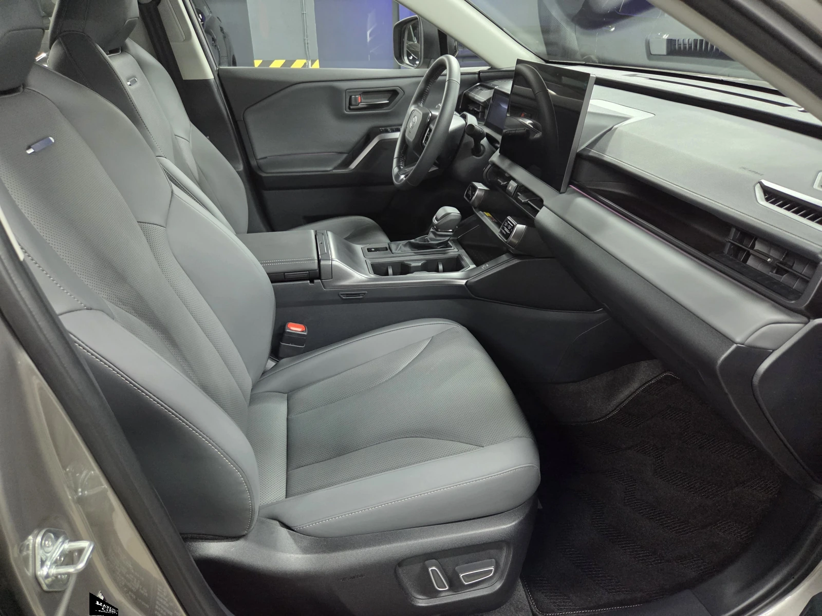 Toyota RAV4, 2026г, полный привод, вариатор