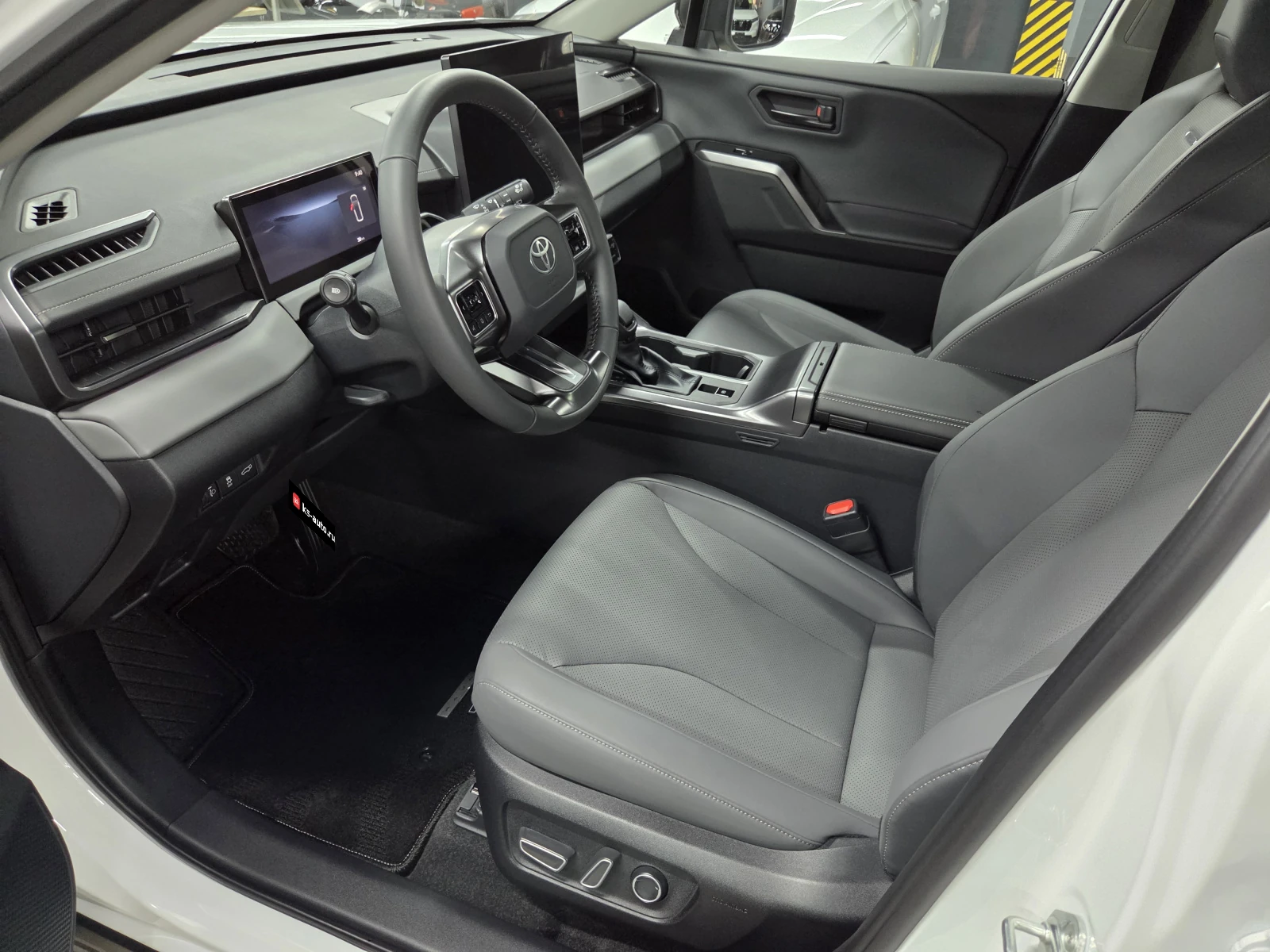 Toyota RAV4, 2026г, полный привод, вариатор